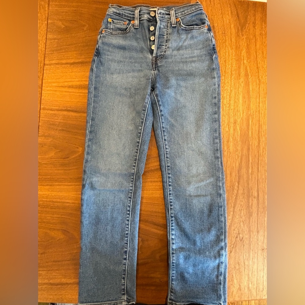 Levis wedgie straight size 25